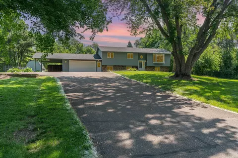 897 Willow Ridge Rd, Hudson, WI 54016