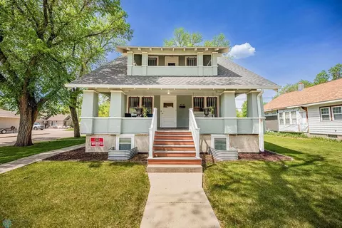 810 Oak St, Lisbon, ND 58054