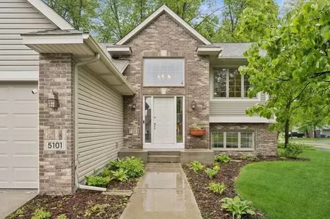 5101 201st St N, Forest Lake, MN 55025