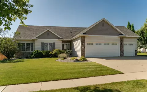 2706 Bandel Dr NW, Rochester, MN 55901