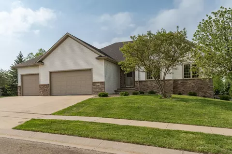 2348 Teakwood Ln SW, Rochester, MN 55902
