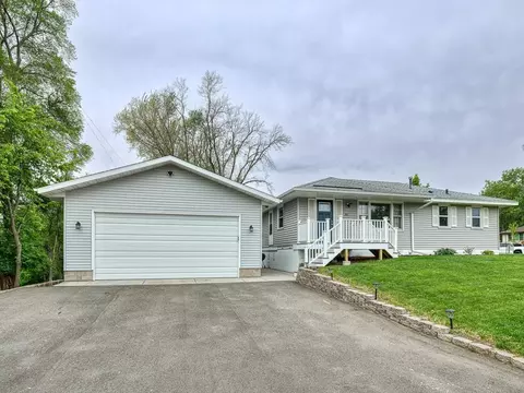 752 109th Ave NE, Blaine, MN 55434