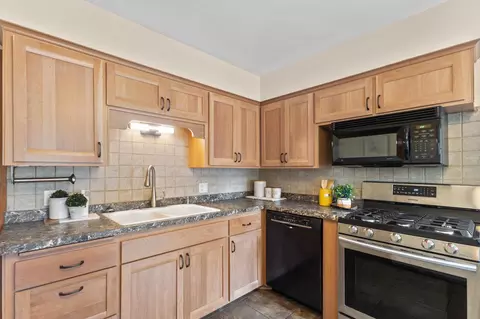 Kitchen - 4333 Diamond Dr, Eagan, MN 55122 photo 2 of 3