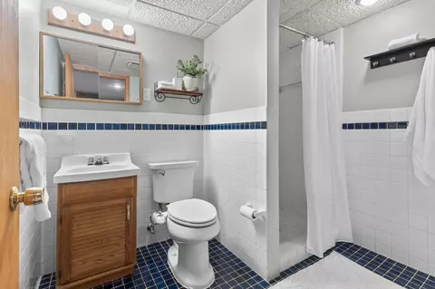 Bath - 4333 Diamond Dr, Eagan, MN 55122 photo 3 of 3