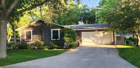 824 Craig Ave SW, Hutchinson, MN 55350