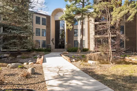 8549 Irwin Rd #325, Bloomington, MN 55437