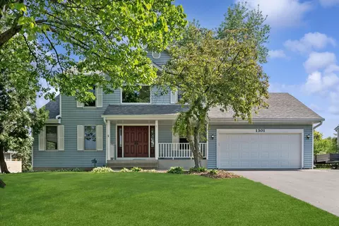 1301 Stratton Ct, Chanhassen, MN 55317