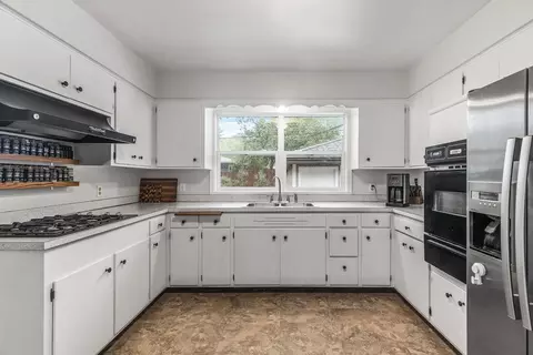 Kitchen - 4346 Diamond Dr, Eagan, MN 55122 photo 2 of 3