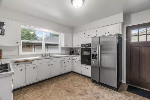 Kitchen - 4346 Diamond Dr, Eagan, MN 55122 photo 3 of 3