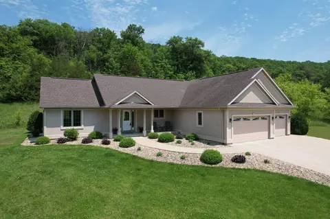 9484 N Branch Rd SE, Chatfield, MN 55923