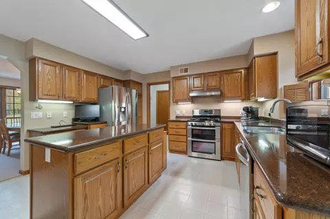 4975 Maribe Dr, Hermantown, MN 55811 photo 9