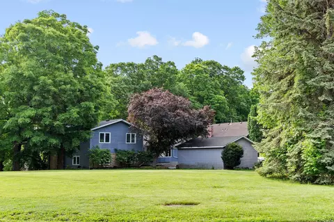 6880 Sunnyslope Dr, Maple Grove, MN 55311