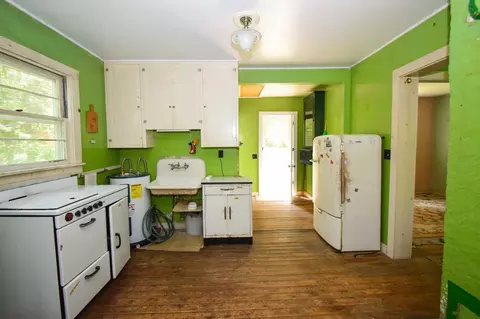 Kitchen - 19198 Eiderdown Dr, Akeley, MN 56433 photo 2 of 2