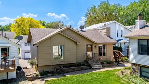 3527 Pilgrim Ln N, Plymouth, MN 55441