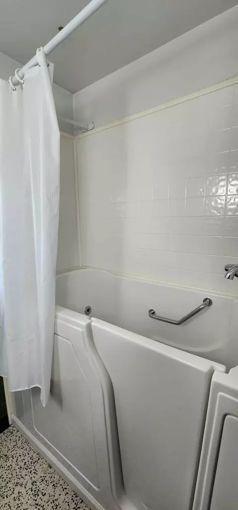 Bath - 621 E 16th St, Albert Lea, MN 56007 photo 2 of 4