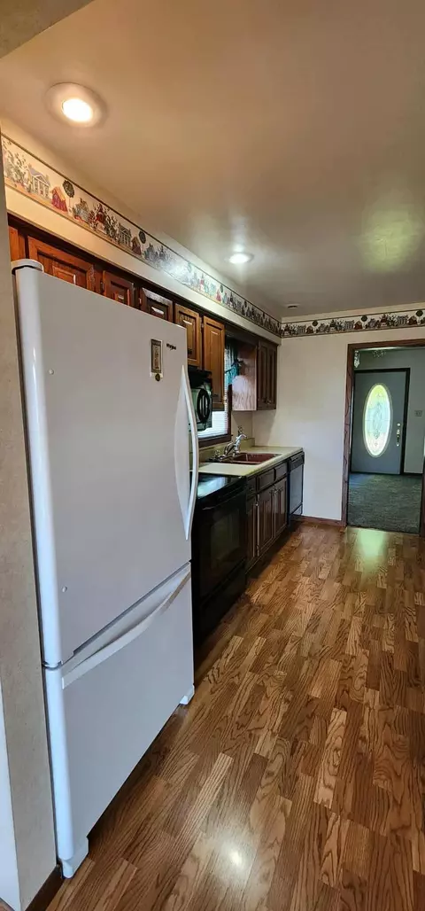 Kitchen - 621 E 16th St, Albert Lea, MN 56007 photo 3 of 4