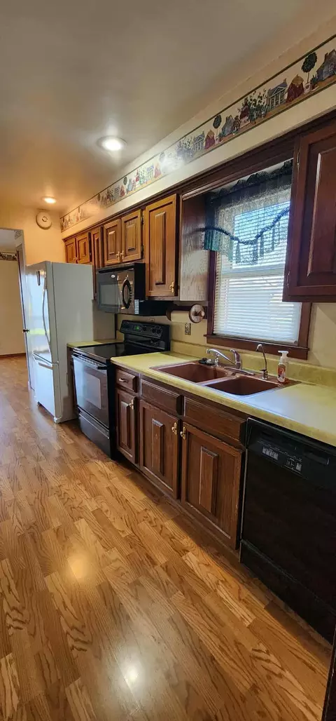 Kitchen - 621 E 16th St, Albert Lea, MN 56007 photo 2 of 4