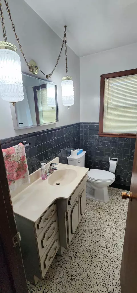 Bath - 621 E 16th St, Albert Lea, MN 56007 photo 1 of 4