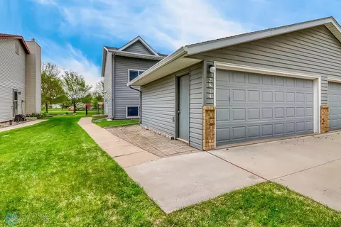 2814 26th Street Cir S, Moorhead, MN 56560