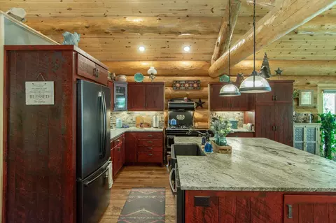 Kitchen - 3007 Thoroughfare Dr, Cushing, MN 56443 photo 4 of 8