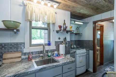 Kitchen - 3007 Thoroughfare Dr, Cushing, MN 56443 photo 7 of 8