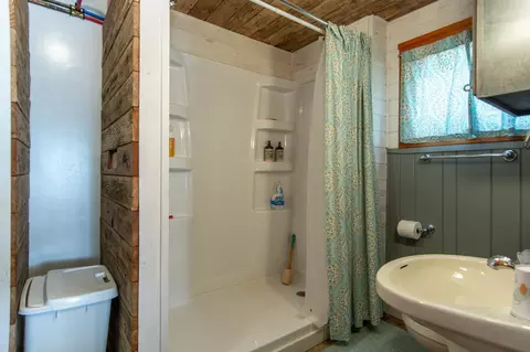 Bath - 3007 Thoroughfare Dr, Cushing, MN 56443 photo 9 of 12
