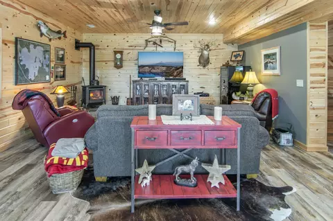 Living - 3007 Thoroughfare Dr, Cushing, MN 56443 photo 6 of 10