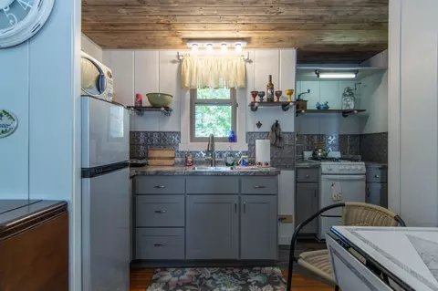 Kitchen - 3007 Thoroughfare Dr, Cushing, MN 56443 photo 6 of 8