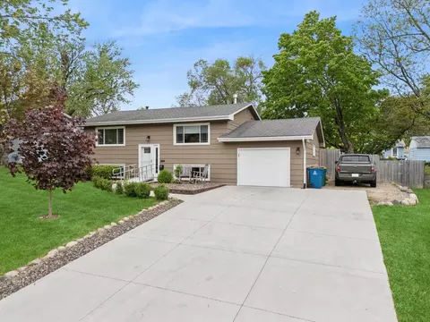 3807 Independence Ave N, New Hope, MN 55427