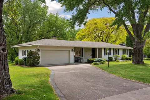 2509 W 95th St, Bloomington, MN 55431