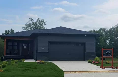 2005 Mulberry Ln, Carver, MN 55315