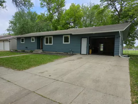 214 S Central Ave, Truman, MN 56088