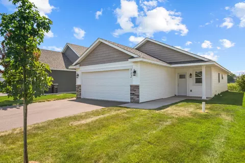 712 Cherrywood Ln NE, Isanti, MN 55040