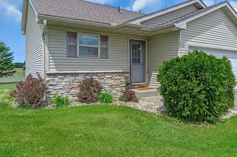 1559 Ponderosa Ln, New Richmond, WI 54017
