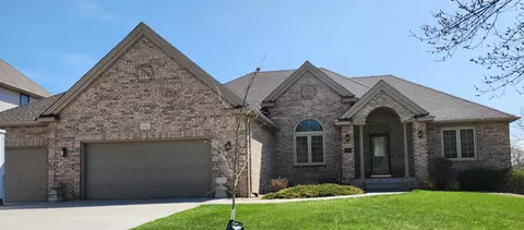 131 Wyndham Cir W, New Brighton, MN 55112
