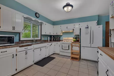 Kitchen - 830 Halliday Rd, Saint Cloud, MN 56301 photo 2 of 2