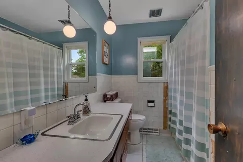 Bath - 830 Halliday Rd, Saint Cloud, MN 56301 photo 1 of 3