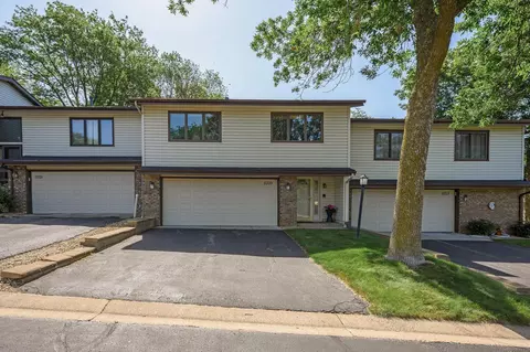 5709 Hyland Courts Dr, Bloomington, MN 55437