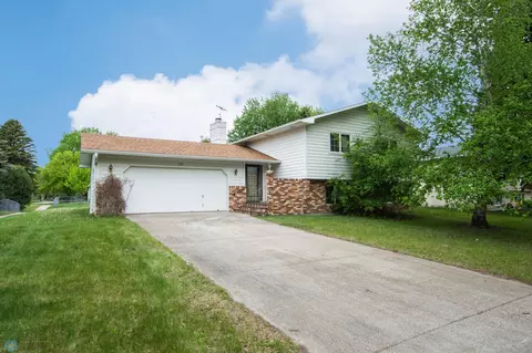 3713 4th St S, Moorhead, MN 56560