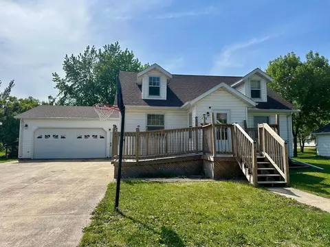 401 Lorrain St, Milroy, MN 56263