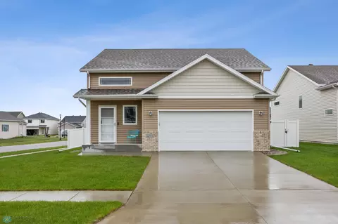 6093 63rd Ave S, Fargo, ND 58104