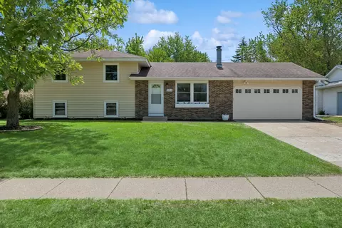 884 Whitney Dr, Apple Valley, MN 55124