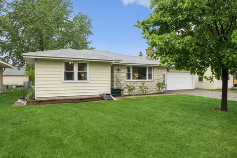 621 Irving Ave NW, Elk River, MN 55330