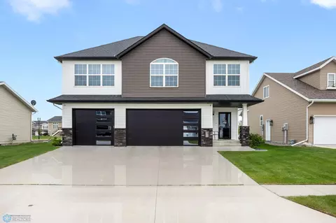 3112 Foxtail Dr E, West Fargo, ND 58078