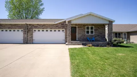 3312 White Oak Ln, Eau Claire, WI 54703