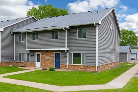 730 W Village Rd #102, Chanhassen, MN 55317