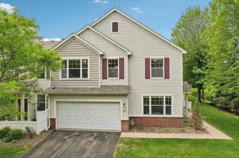 1548 Liberty Cir, Shakopee, MN 55379