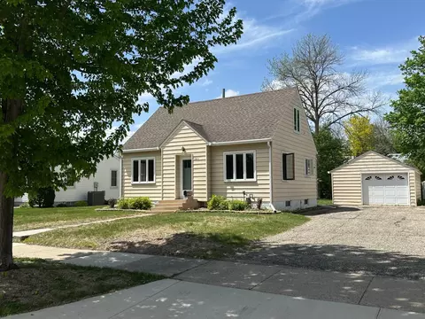 1703 3rd St NE, Austin, MN 55912