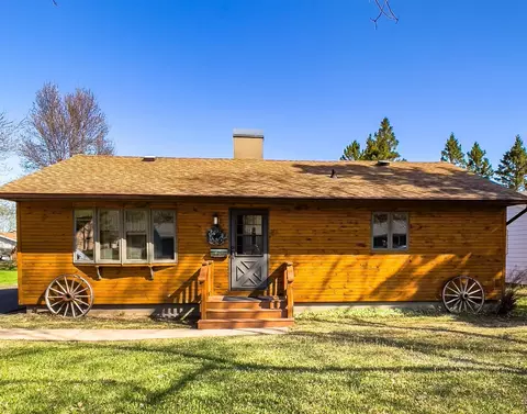 110 Hays Cir, Silver Bay, MN 55614