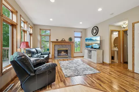 6893 256th St, Wyoming, MN 55092